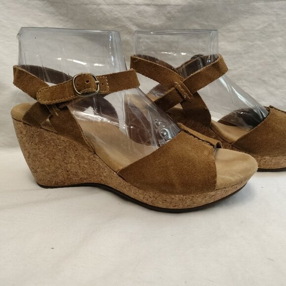 Clarks Patience Kelly Sandals (Soft Suede) - Picture 1 of 10